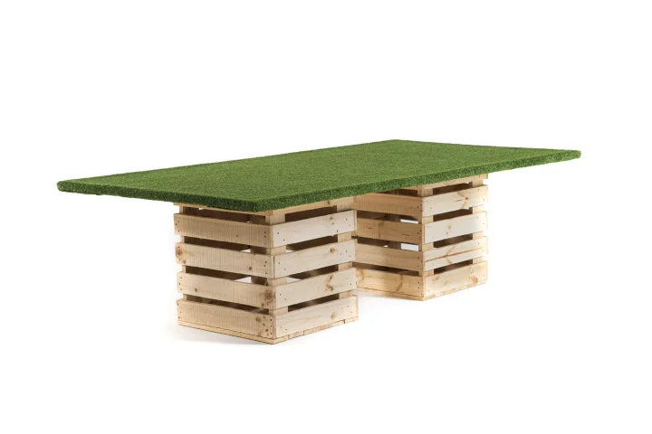 Pallet Dinning Table   Grass Top .jpg